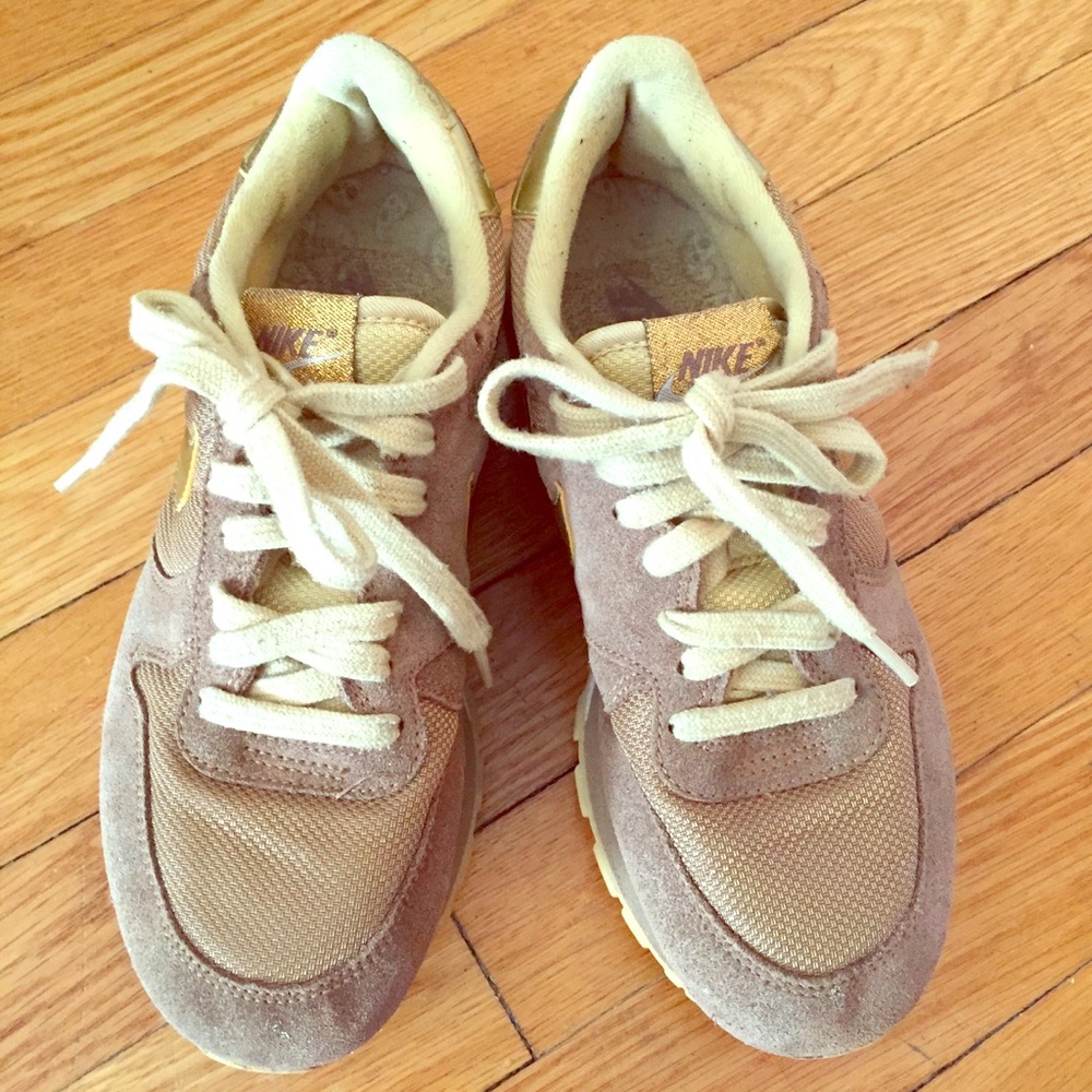 Retro Nike street sneakers